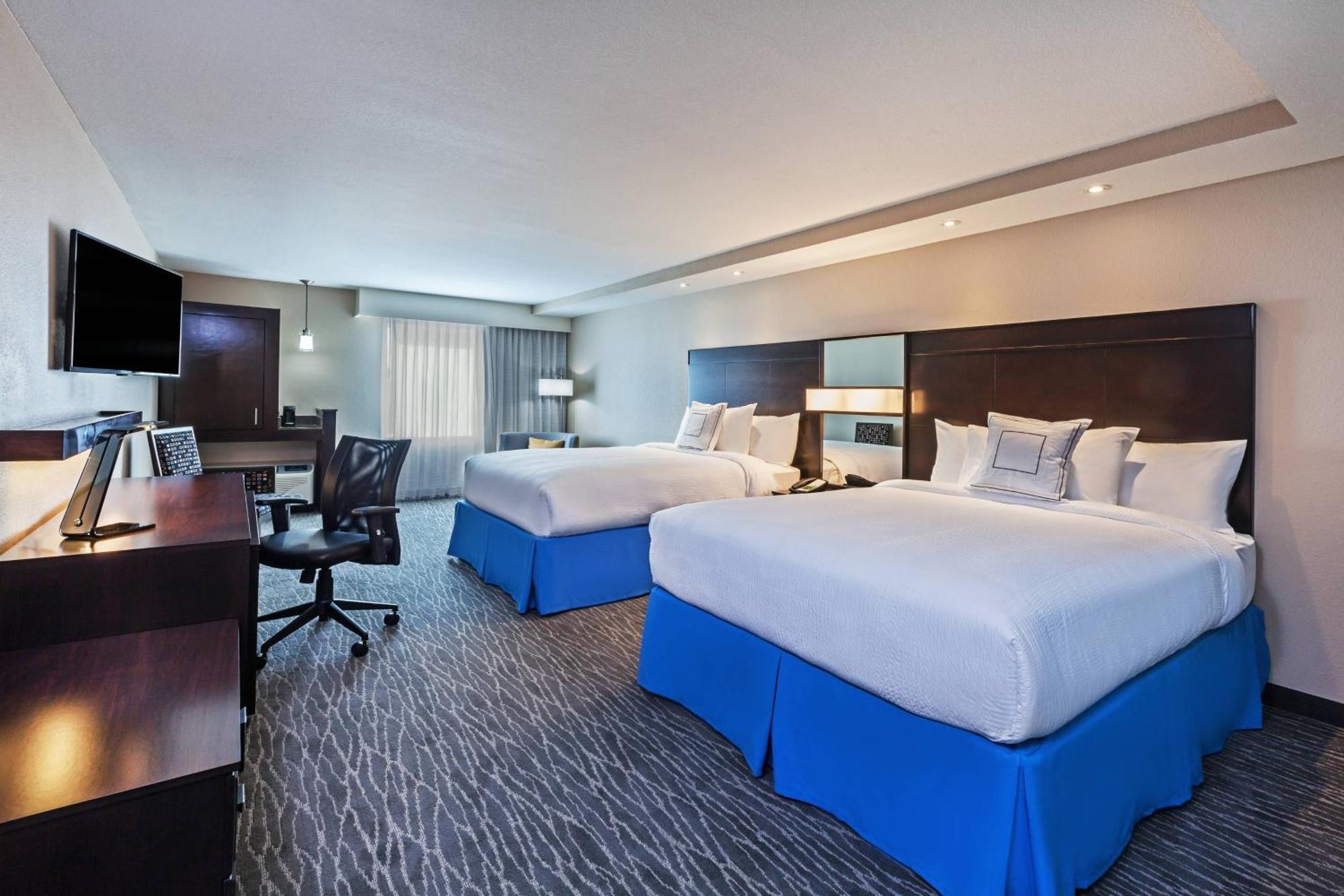 Отель Courtyard Houston I-10 West/Park Row Экстерьер фото