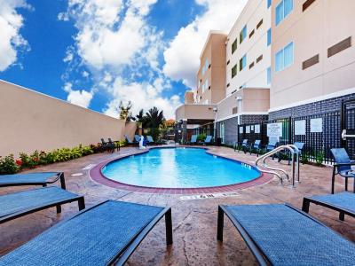 Отель Courtyard Houston I-10 West/Park Row Экстерьер фото